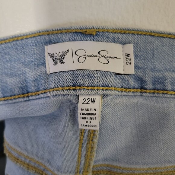 Jessica Simpson Plus Size Light Wash Flared Jeans With Floral Embroidery & Pocke - Picture 9 of 11